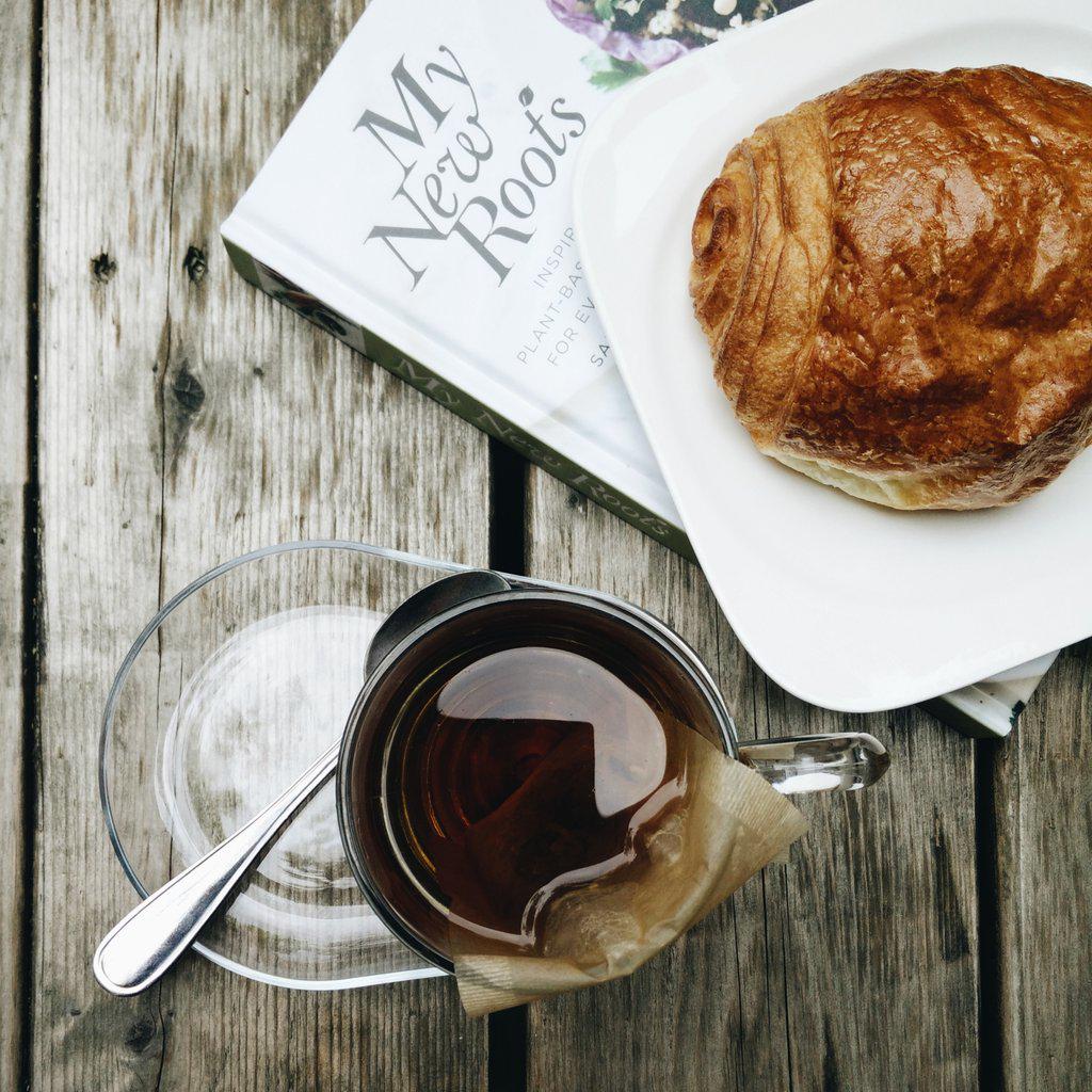 readwildthyme's tweet photo. Tea, croissant + @mynewroots cookbook time. #tea #cookbook #holisticnutrition http://t.co/RHsdTfon8X