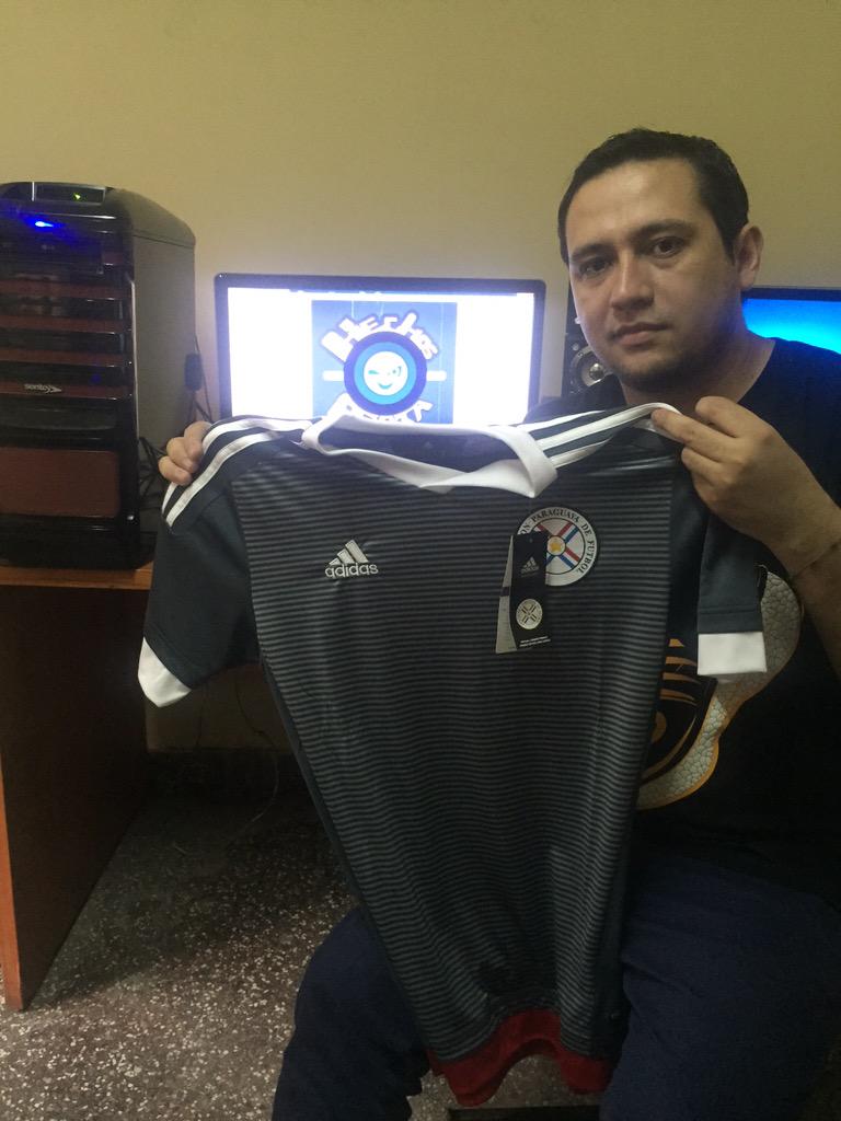HernanRSotelo's tweet photo. Esta es la camiseta alternativa original de Paraguay que sorteo antes del partido frente a Argentina.RT y participan http://t.co/HxDJntdHhw