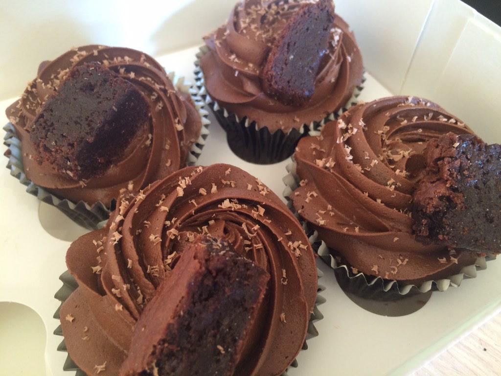 Bekkisbakes's tweet photo. #ThankCake_ItsFriday #ChocolateFudgeBrownie #BekkisBakes will deliver locally Friday morning,Order now! 6-£10/12-£16 http://t.co/KWrHVMC4jd