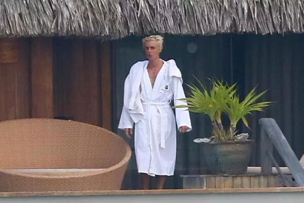 CUSPlXADOR's tweet photo. gente, ele transou com a jayde, cara eu tenho chances #EMABiggestFansJustinBieber http://t.co/f1W1w5jeBV