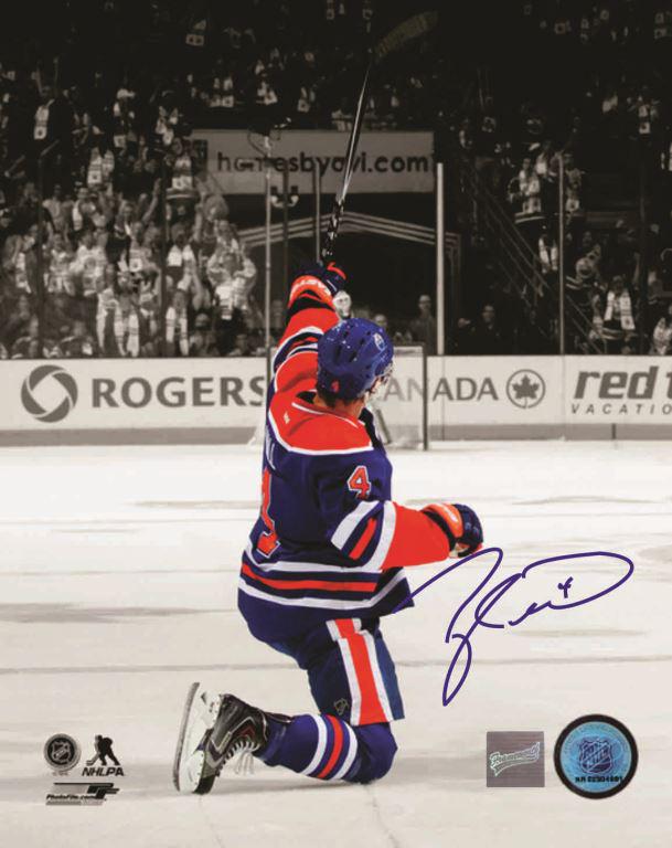 FrameworthSport's tweet image. To celebrate @hallsy04 becoming a #FrameworthExclusive we are giving away this signed photo!Just RT to win #NHLisback