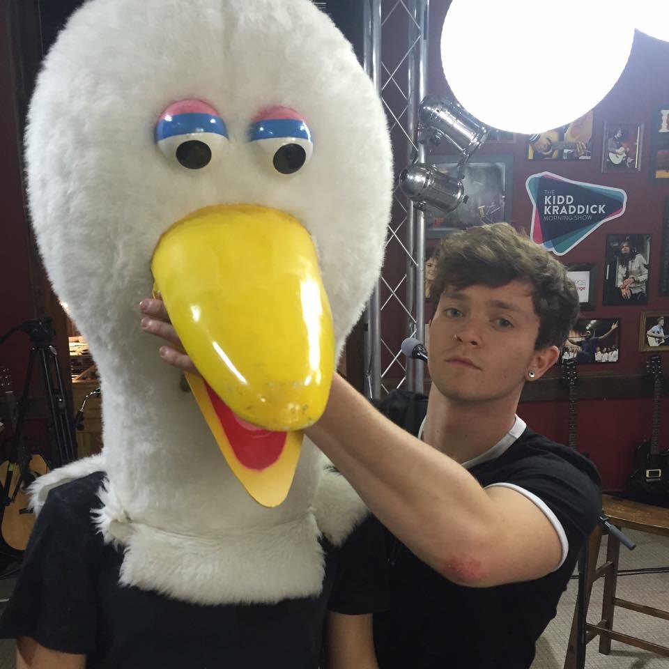 TheVampsband's tweet photo. RT if you would prefer Con to pose with your picture or Fav for the bird #MyPhotoWithTheVamps http://t.co/UwiseoarSM