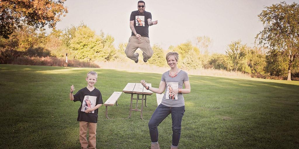 Enter our #AirGuitar Photo Contest to win a Boho #guitar, #bass AND #ukulele! Enter here - bit.ly/1NnJ0yz