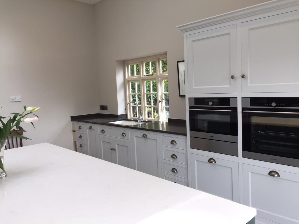 Trefurnltd's tweet image. Sleek lines of @Gorenje_UK #singleoven #warmingdrawer #combinationoven looking great in our latest #kitchen project