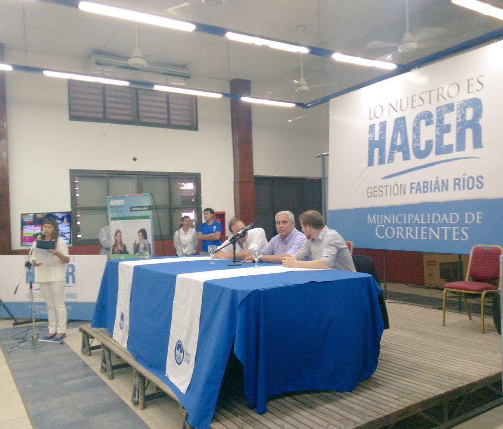 JustoEstoup's tweet photo. Acompañamos a @FABIANRIOS2013 en la entrega de certificados #CapitalSemilla #Corrientes2015
Cc @AtalivaLapro http://t.co/oQxZfBFeGZ