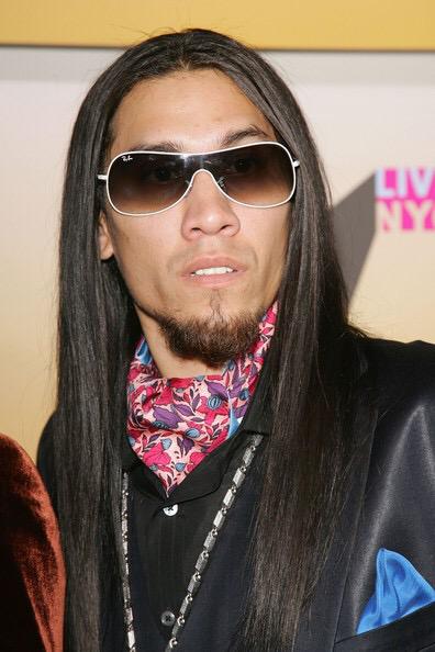 LATrash's tweet image. I feel like the worst Black Eyed Pea.#StraightHairProblems