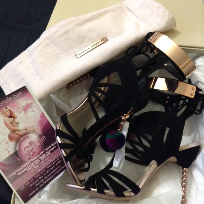 TW Pornstars - Incomingtease. The most retweeted pictures and videos