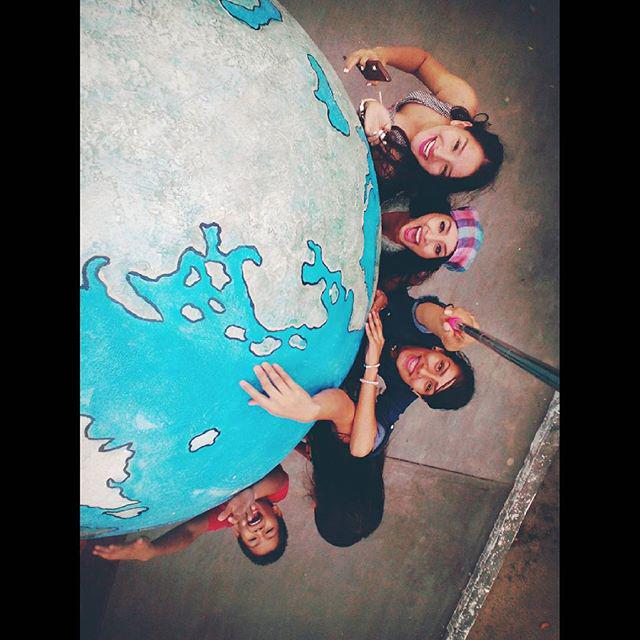 SelfiesFunny's tweet photo. #sisters #fun #alltime #world #rainyday #blue #instamoment ... - http://t.co/3b0v7m34ug
#selfie #lol #funny http://t.co/C4AsO6xE9I