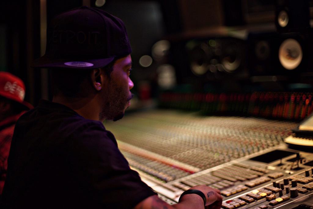 SuperWav's tweet photo. MixedBySuper@gmail.com http://t.co/9L81dth6ld