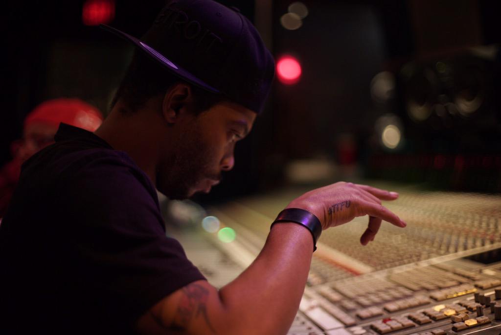 SuperWav's tweet photo. MixedBySuper@gmail.com http://t.co/9L81dth6ld
