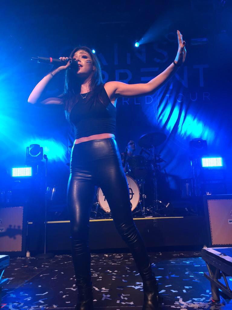 ATC_UPDATER's tweet photo. @ChrissyCostanza tonight in London! {pc:@fadingcliffxrd} #GravityWorldTour http://t.co/kN0uaUscwl