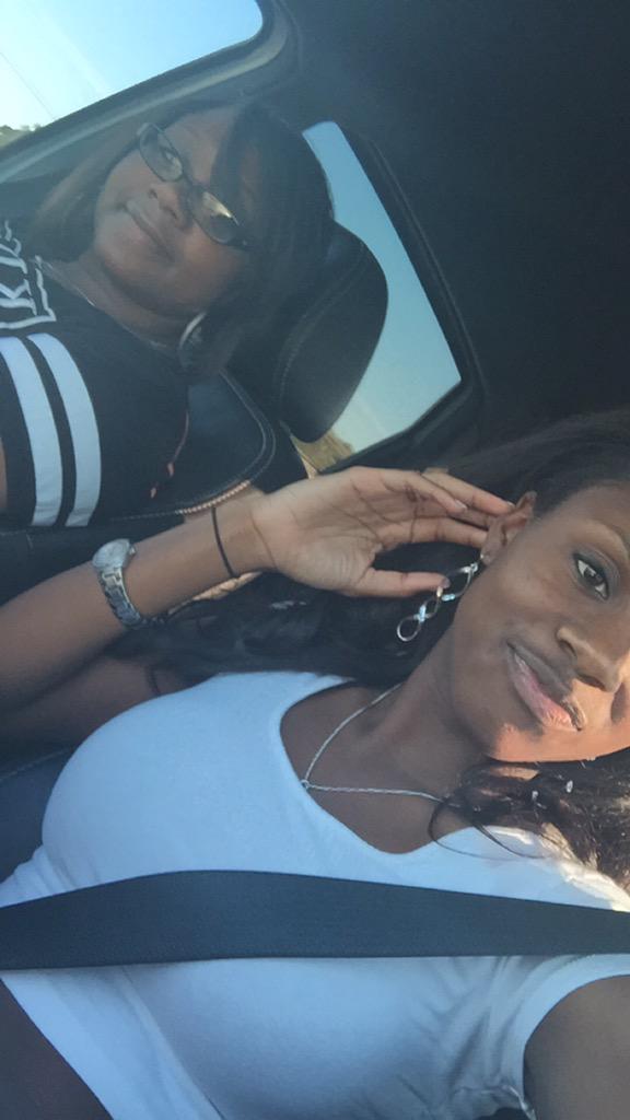 JasmineeDeonaa_'s tweet photo. #wcw the Queen &amp; Princess 👑 Loveeeee Youuuuuu 💋 @DylethiaKing http://t.co/GOSjr4dTw4