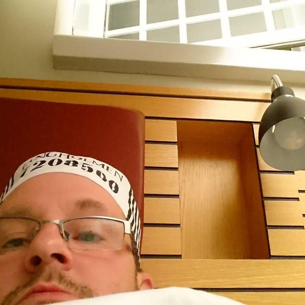 ChrisOLisbeth's tweet photo. Efter sju veckors fast är vi nu i Stockholm. Vi tackar Västerås idag där vi träffat gifta par o gurkor som behöver … http://t.co/1jM51J2sOn