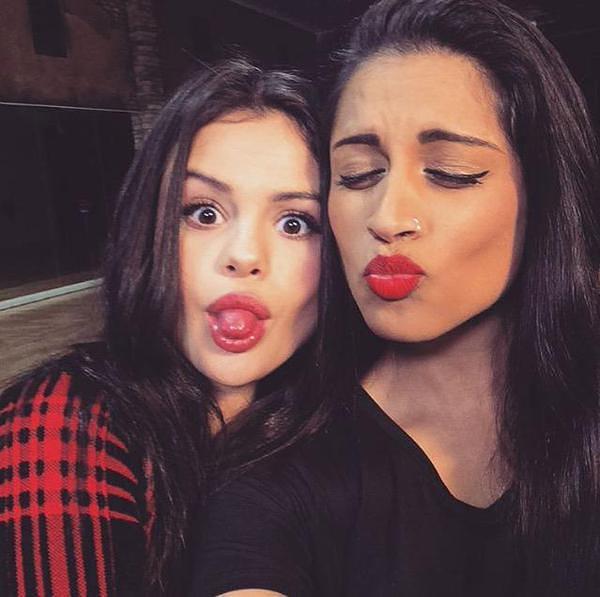 _selenagomezecu's tweet photo. "@iisuperwomanii: So this happened... @selenagomez #VideoComingMonday #WCW
@iisuperwomanii: Asi que esto ha pasado⦠http://t.co/qGvsUrAU1U