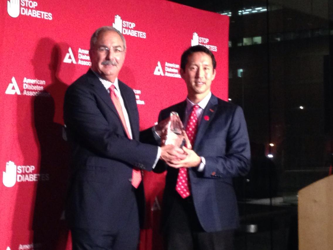 Wills_Eye's tweet photo. Congrats #Retina surgeon Dr. Allen Ho on distinguished phys. of the year award from #adaphilly @AmDiabetesAssn 75th! http://t.co/XGzVMbAvqi