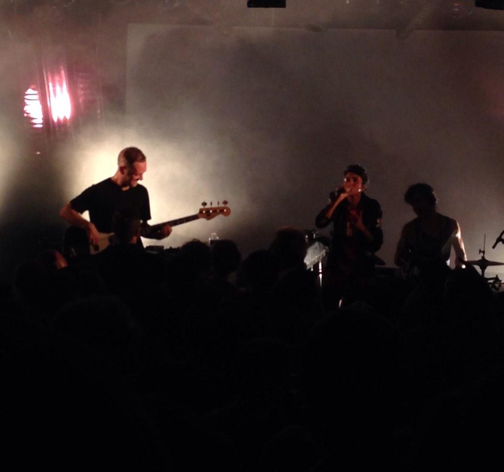zackadi1's tweet photo. Hier soir l'excellent #TomFire et ses guests (Soom-T, Flavia Coelho, Melissa Laveaux) enflamment #la Maroquinerie http://t.co/PsfZ2P0gpA