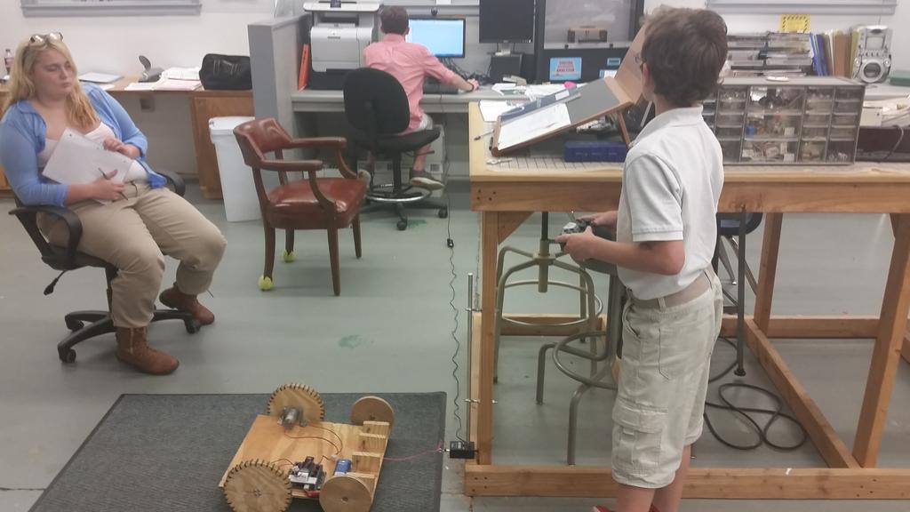 getaditrobotics's tweet image. Using @VernierST to determine what tire design gives best traction. @MrHudson6 @PLTWorg @BESTRobotics