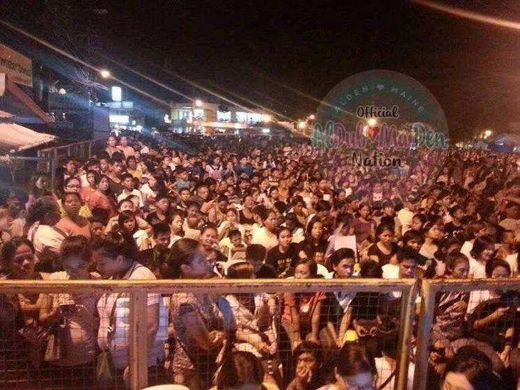 MaineAlden16's tweet photo. The crowd yesterday in Orani, Bataan @maiden16_btn 
Congrats Pambansang Bae @aldenrichards02 !
#ALDUB12thWeeksary http://t.co/970mYfvF48