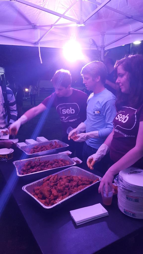 UMBCEvents's tweet image. Thanks to @umbcseb for the wings and the bonfire!