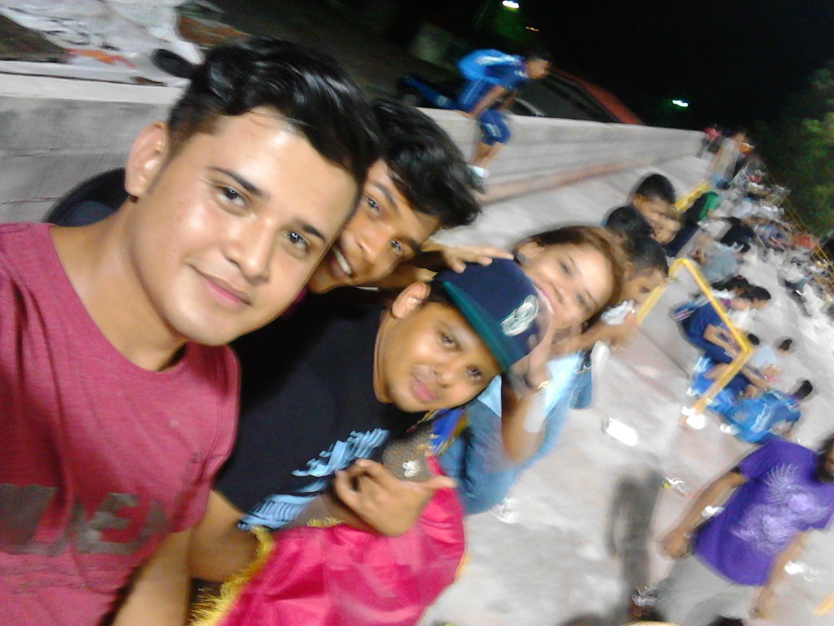 CristianEscotoS's tweet photo. #chillin #TeamUnenRurd @UnenRurd Partido @UNANManagua Vs. #ManaguaFc @UnanDeportes @JoseCarrion12 @UnenNacional http://t.co/pOCtJxG1XI