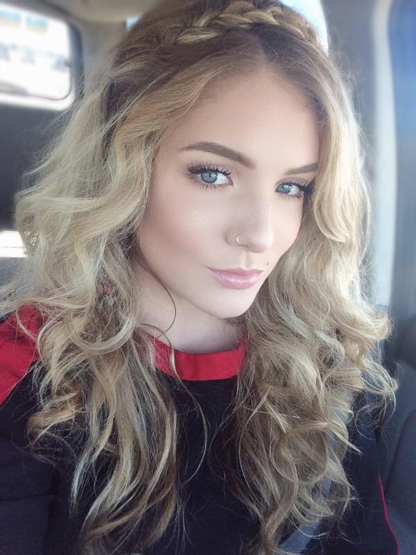 xoHannahMarie's tweet photo. Headband braid http://t.co/WZkfDPScwn