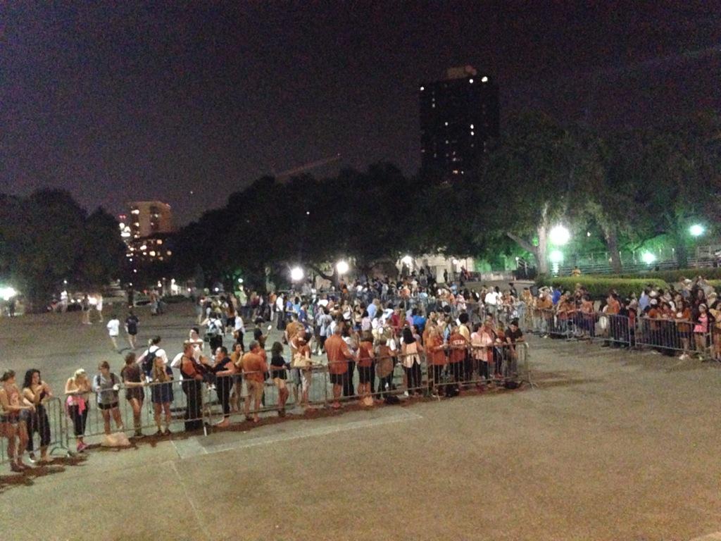 UT's beat OU Torchlight rally & parade. I would estimate 300-400 people. #PoorAttendance