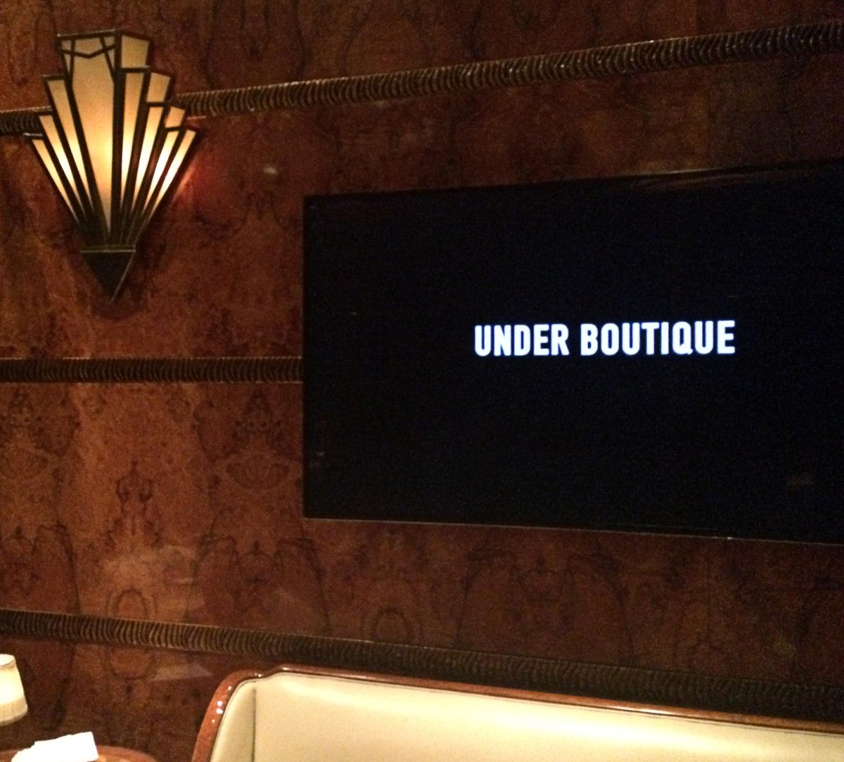 lazaroandrea's tweet photo. Porque nadie quiere ser uno más del montón @UnderBoutique lanzamiento en el Champagne Bar Alvear #BeUnder http://t.co/HGr1MpKwiS