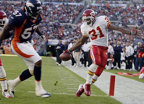 Happy 42nd birthday to Priest Holmes. He holds the record for most rushing touchdowns in a two-year span (48). 