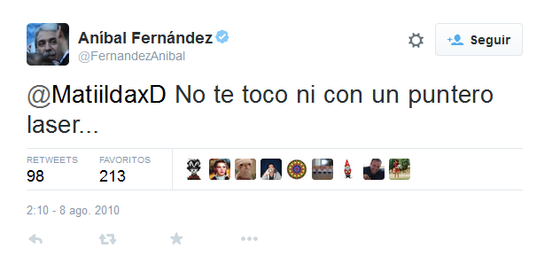 Era solo una chica, parada frente a un chico, pidiéndole que la ame.