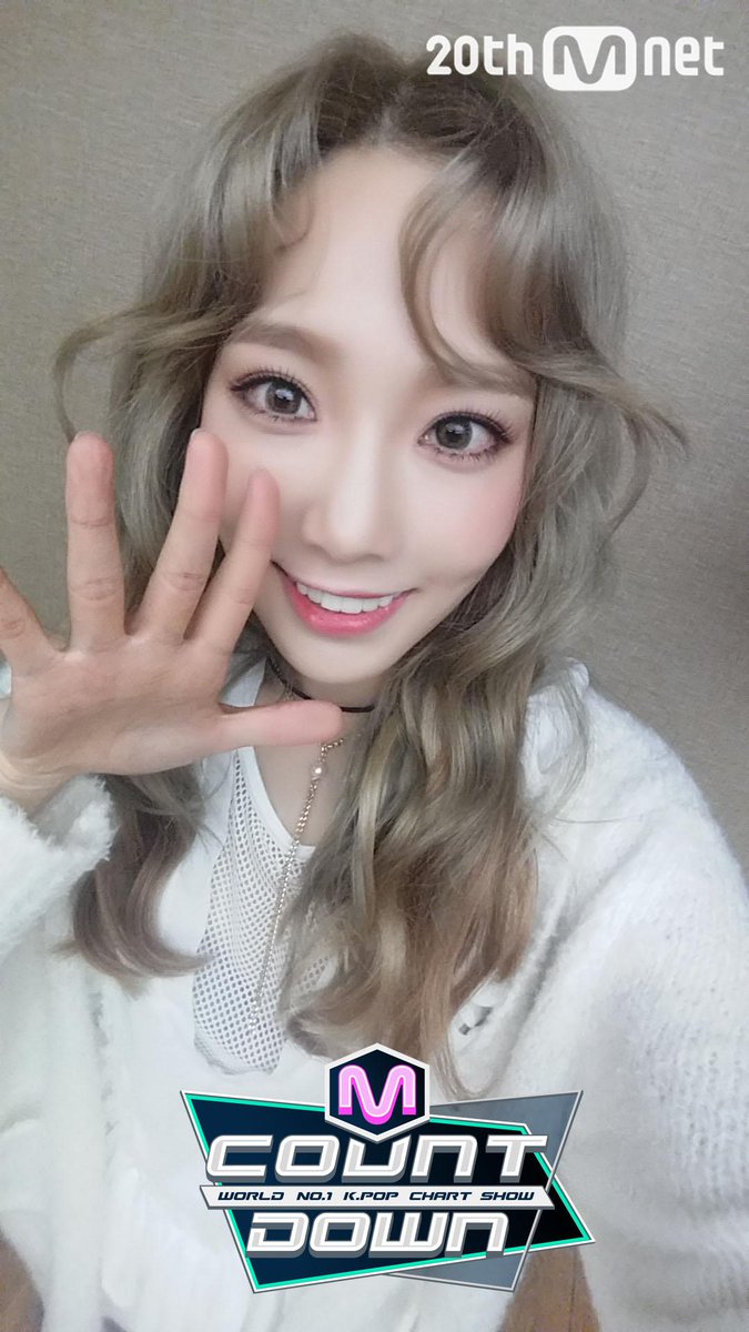 여러부운~ 이제 1시간 30분 후면 #엠카운트다운 #태연 #I 최초공개 무대가 공개됩니다! 다들 보러 와주실거죠? 태연양이 두 손 활짝펴고 여러분을 기다리고 있어요! 팬미팅! 최초공개 무대 모두 함께해요!