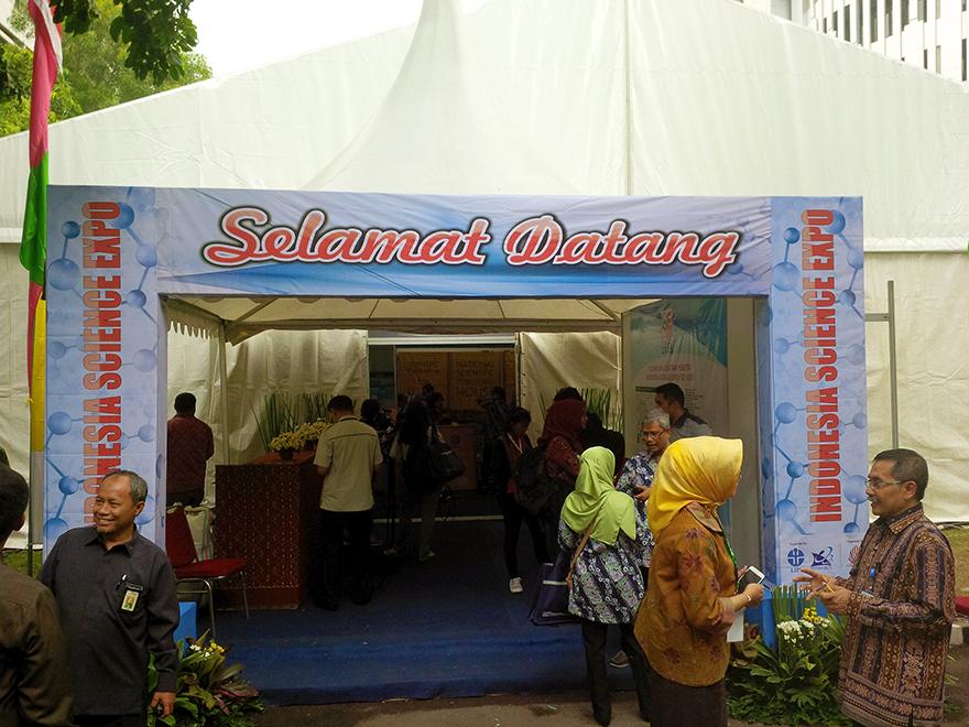BelarusEmb_IDN's tweet image. SciSec of @BelarusEmb_IDN visited #Indonesia #Science Expo 2015 #ISE2015 @lipiindonesia @kemristekdikti #KIPNAS