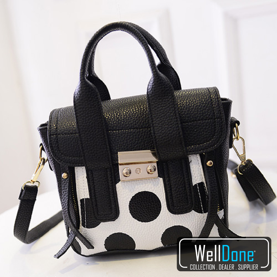 WDWellDone's tweet image. Code : WD0002SW
Colour : White
Material : Kulit PU
Size : H18xL18xD9cm
Weight : 650 grams
Price : IDR152.000