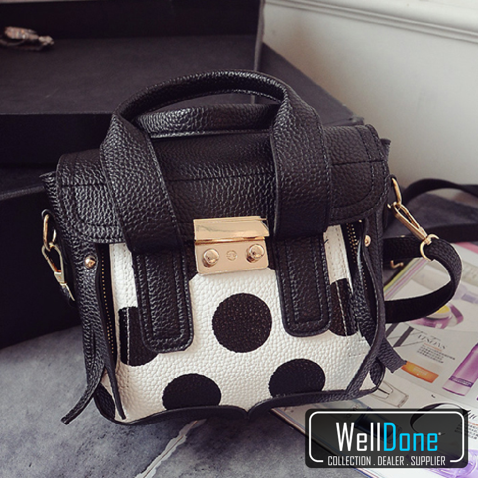 WDWellDone's tweet image. Code : WD0002SW
Colour : White
Material : Kulit PU
Size : H18xL18xD9cm
Weight : 650 grams
Price : IDR152.000