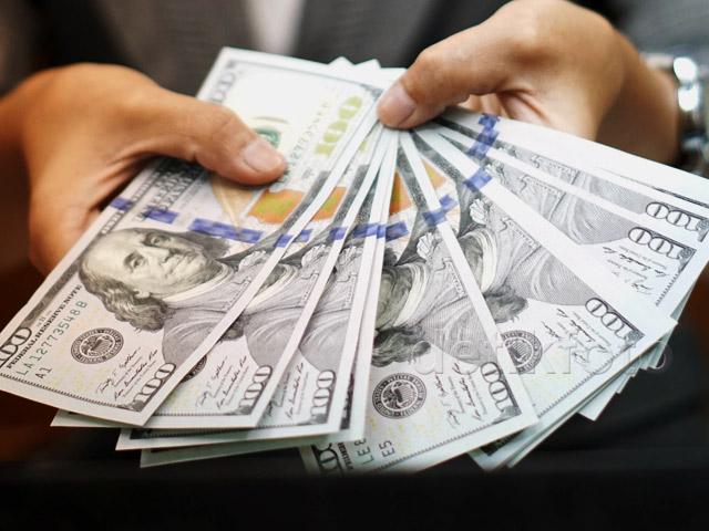 detikfinance's tweet image. Dolar Lengser dari Rp 14.000, Warga Tukarkan Dolar de.tk/VUR93Z