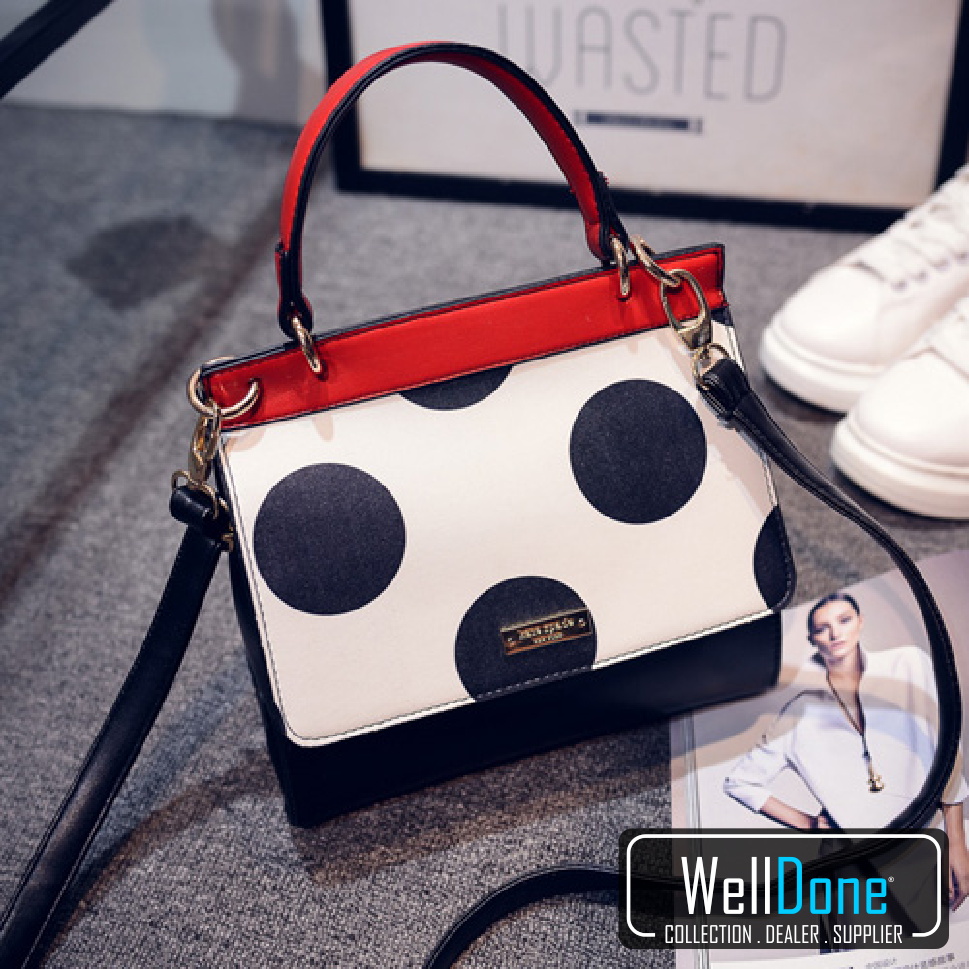 WDWellDone's tweet image. Code : WD0005SW
Colour : Black, White
Material : PU Leather
Size : H22xL22xD8cm
Weight : 650 grams
Price : IDR165.000