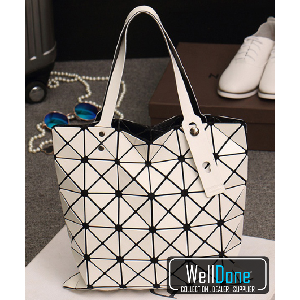 WDWellDone's tweet image. Code : WD0007SW
Colour : White, Silver
Material : Synthetic Rubber
Size: H33xL33cm
Weight: 450grams
Price: IDR149.000