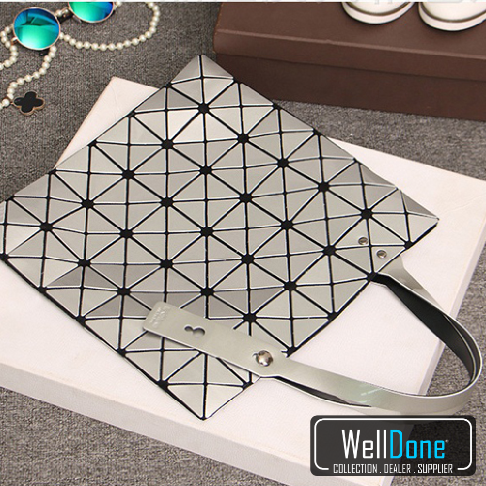 WDWellDone's tweet image. Code : WD0007SW
Colour : White, Silver
Material : Synthetic Rubber
Size: H33xL33cm
Weight: 450grams
Price: IDR149.000