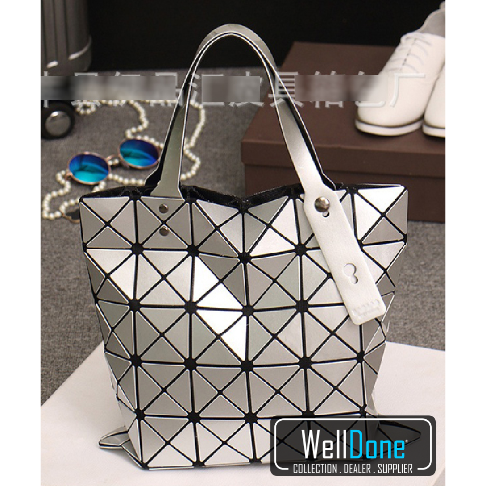 WDWellDone's tweet image. Code : WD0007SW
Colour : White, Silver
Material : Synthetic Rubber
Size: H33xL33cm
Weight: 450grams
Price: IDR149.000
