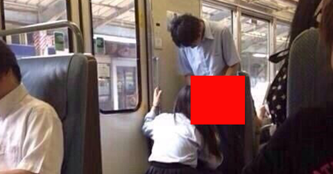 FSaz6's tweet photo. 【バカッター】
「電車内で女にチ❍コを咥えさせてるなう(ﾊﾟｼｬ」（笑）
衝撃画像をご覧くださいｗｗｗ
→http://t.co/uw5Ahe34Cn http://t.co/opqTb1VHXU