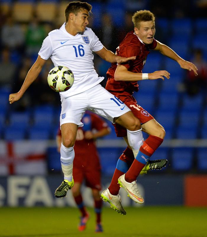 スパーズ ジャパン Line トッテナム ホットスパーfcのline で今シーズンのスパーズ ジャパンのメンバーズカードのデザイン案の投票をスタート スパーズ情報満載のline の登録はこちら Http T Co Mxy0gfm27z Http T Co D8ggjlaty8