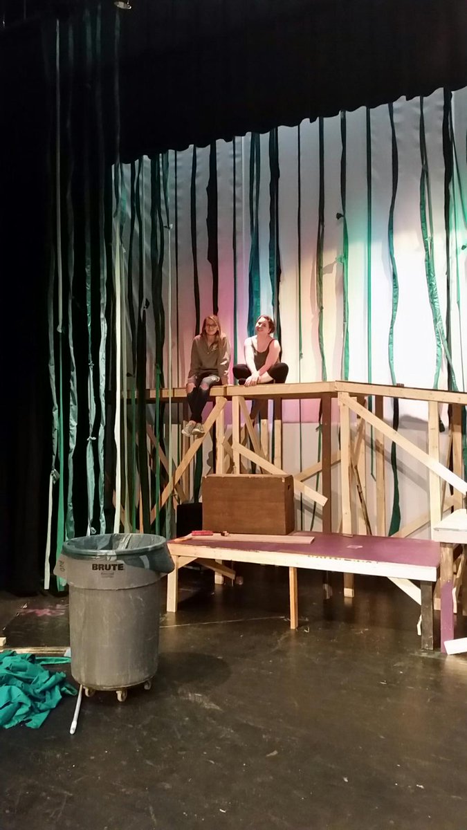 StraffordTHTR's tweet photo. Round 1 of Jungle Fever has commenced. We'll continue Vining tomorrow :) #wedoitforthevine #shstarzan http://t.co/sARlicMqM9