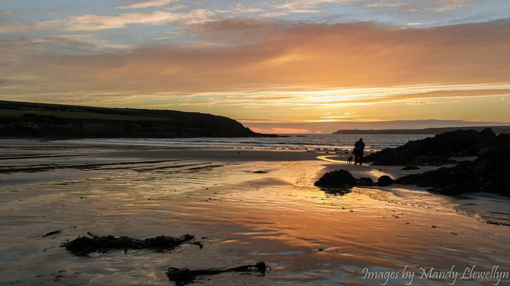 LlewellynMandy's tweet photo. Sunset at West Angle Bay last night @ruthwignall @JamesWrightTV @VisitPembs @walesdotcom @SWEveningPost #westangle http://t.co/Nlj7OhFy36
