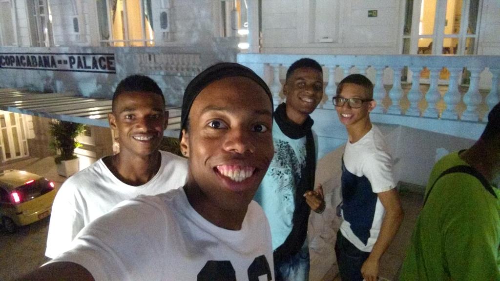 douglasga10's tweet photo. Hoje o nosso dia só foi de alegria.  😃😉✌
#Temqueterbalaio 
#Ospretinhos 
@Diniiz_Dowglas 
@hudsongaucho10 http://t.co/Ip5Db2jPnB