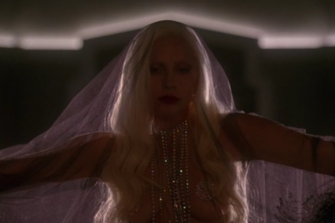 gagadaily's tweet photo. This is how you enter before violently murdering your lover #AHSHotel http://t.co/TBLKLNVAJ9