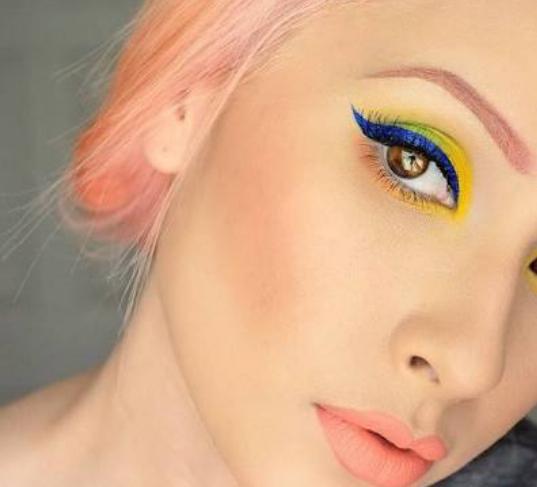 Ofashionexpress's tweet photo. Bright, bold and artistic makeup inspiration

#makeup
#makeupartists
#makeuplighting
#makeupisanart
#makeupmistakes http://t.co/rDC4OD7Frg