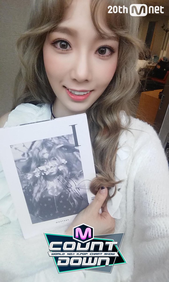 MnetMcountdown's tweet photo. 10월 둘째 주! #엠카운트다운 본방사수 이벤트는!!! 솔로핫데뷔 #소녀시대 #태연 양의 싸인CD입니다~~본방 사수 하면서 인증샷을 찍어 #엠카 SNS로 보내주세요! 오늘 엠카 팬미팅도 태연 양과 함께해요~ http://t.co/zXGcNEFwP3