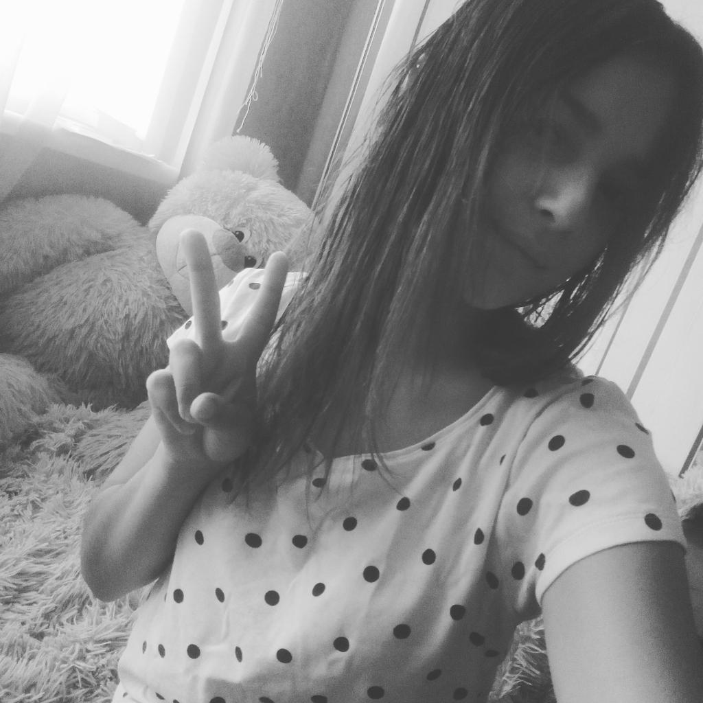 Vikyha_Y's tweet image. Моем голову в тазике😹
#удобство
#дайтеводу #пж