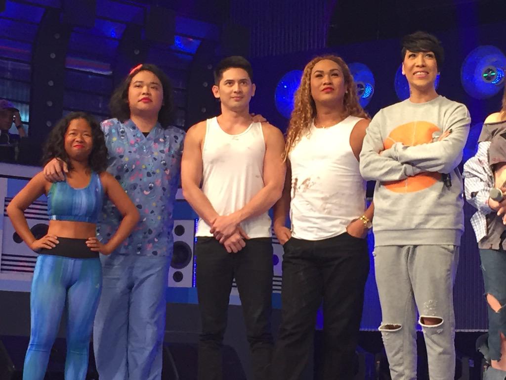 ViceGandaorg's tweet photo. itsShowtimena: Team Ganda #ShowtimeSikSIX http://t.co/N2WU46YAQi