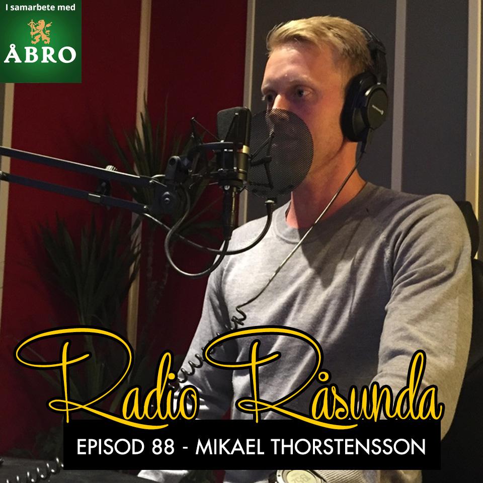 Denna vecka träffar vi kloke <a href="/BaraThorsten/">Micke Thorstensson</a> - dags för episod 88 ur det som är Radio Råsunda. radiorasunda.se/2015/10/08/rad…