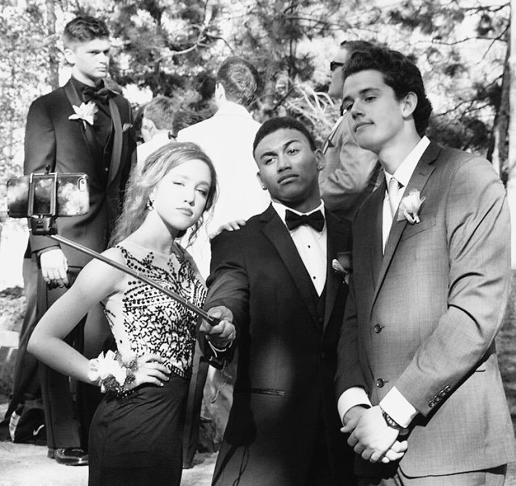 Happy birthday to the Kanye West to her Kim Kardashian to my Rob Kardashian. Luv u bro    